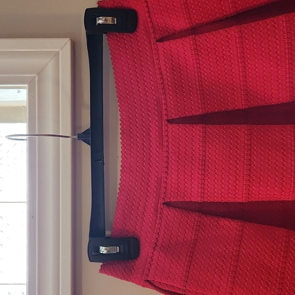Express sz M red pleated skirt - Picture 3 of 7